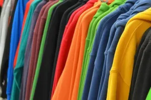 Moda damska na zimę: Jakie ubrania sprawdzą się podczas mroźnych dni?
